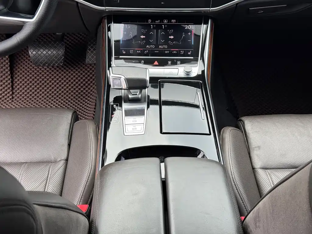 Audi A8 2020 — фото 14