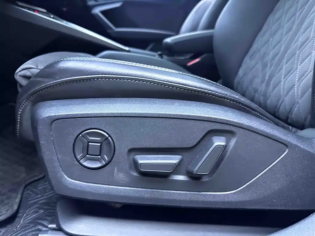 Audi A3 2023 — фото 15