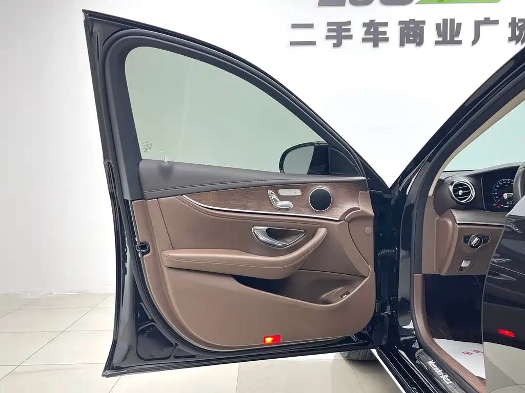 Mercedes-Benz E-Class 2023 — фото 4