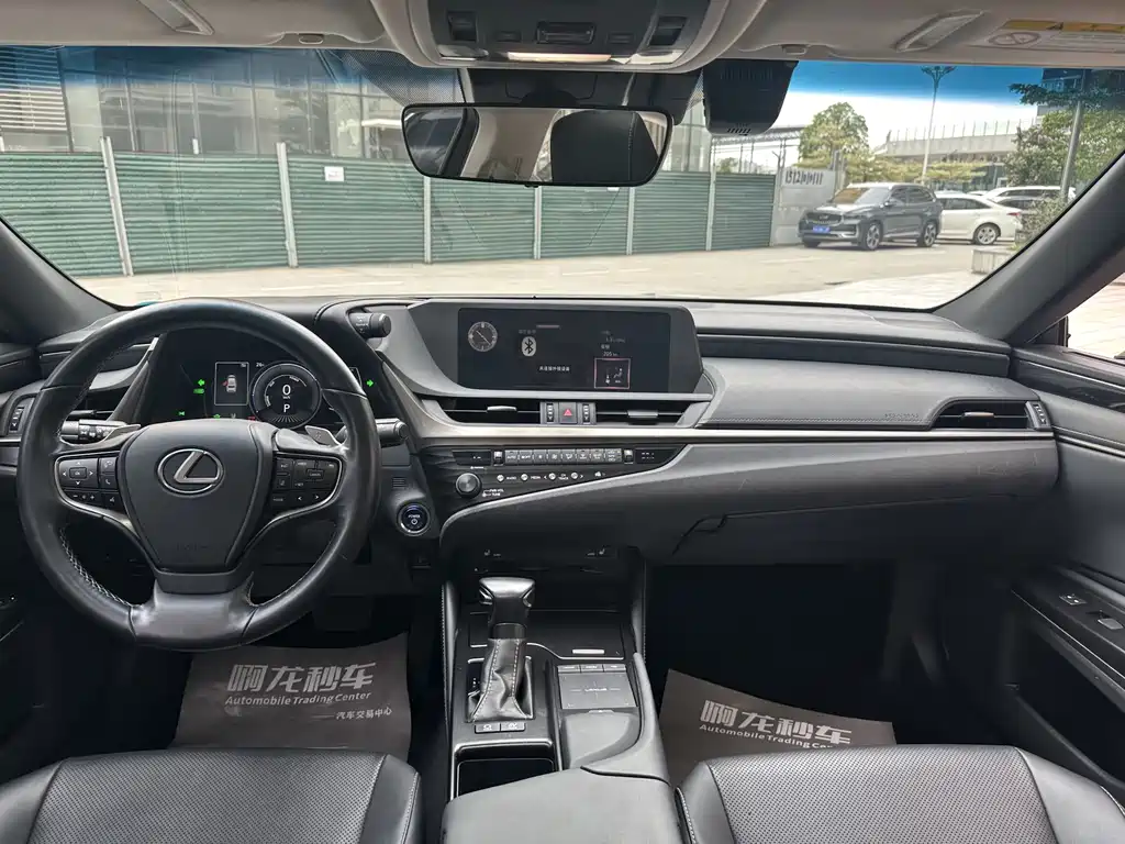 Lexus ES 2020 — фото 10