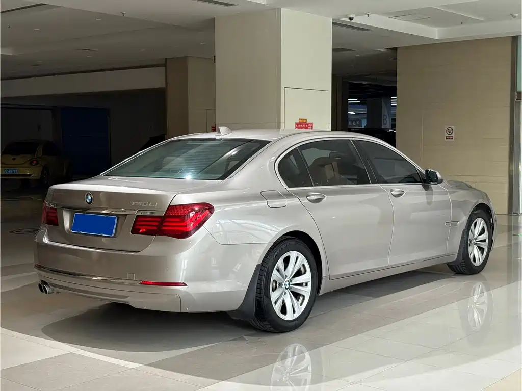 BMW 7 Series 2014 — фото 18