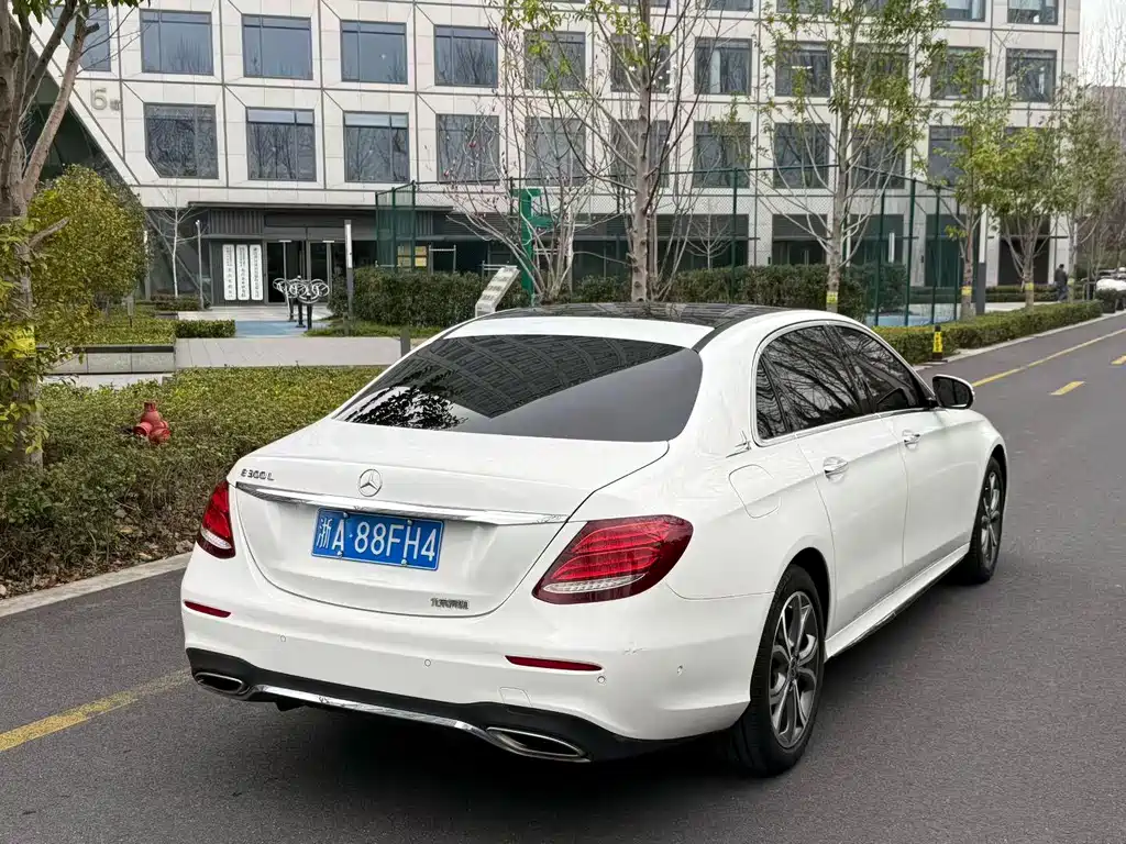 Mercedes-Benz E-Class 2019 — фото 6
