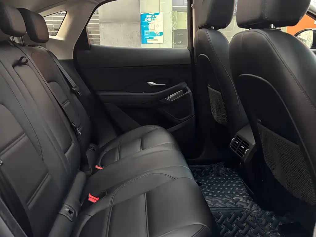 Jaguar E-PACE 2019 — фото 12
