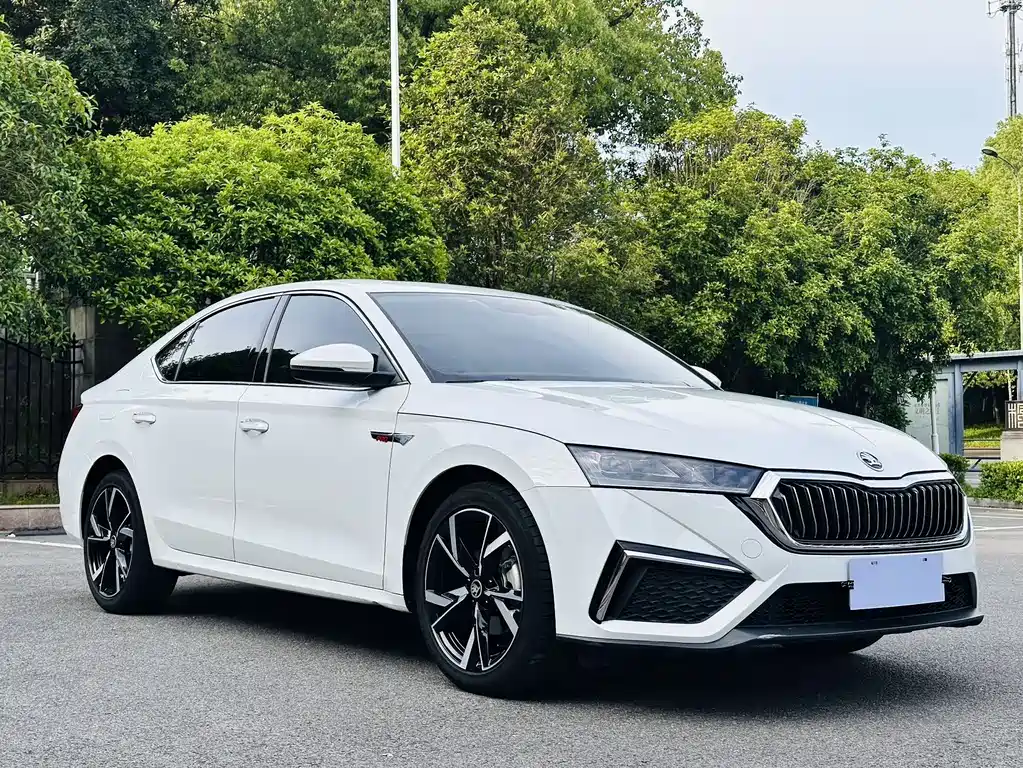 Skoda Octavia 2023 — фото 3