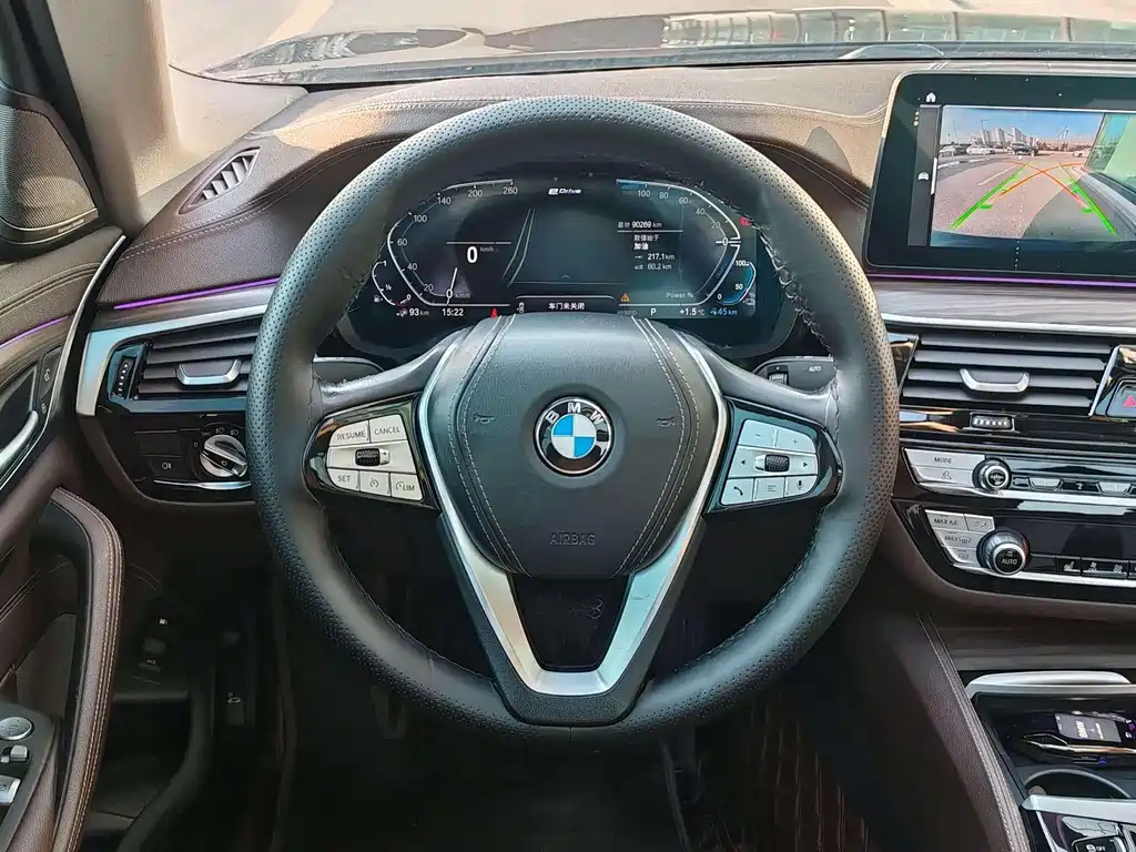 BMW 5 Series New Energy 2021 — фото 21
