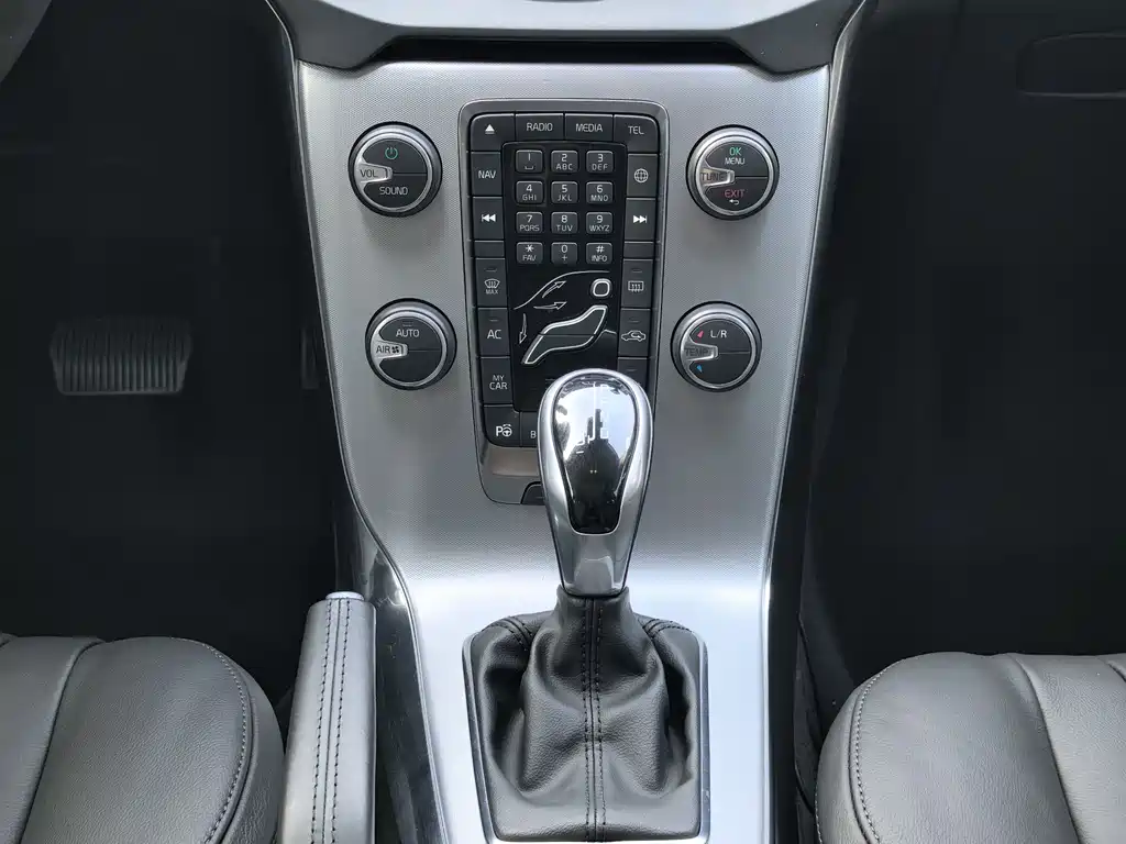 Volvo V40 2017 — фото 13