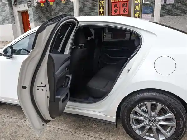 Mazda 3 Axela 2023