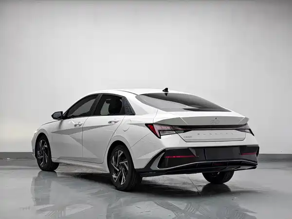 Hyundai Elantra 2023