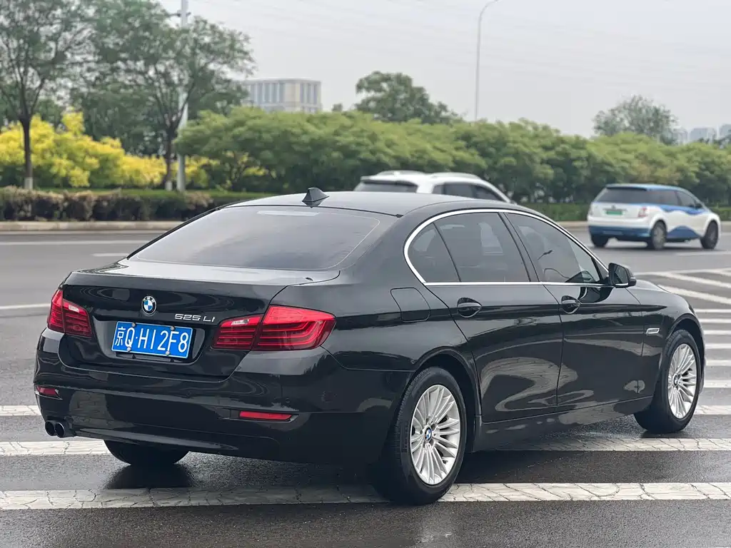 BMW 5 Series 2016 — фото 21