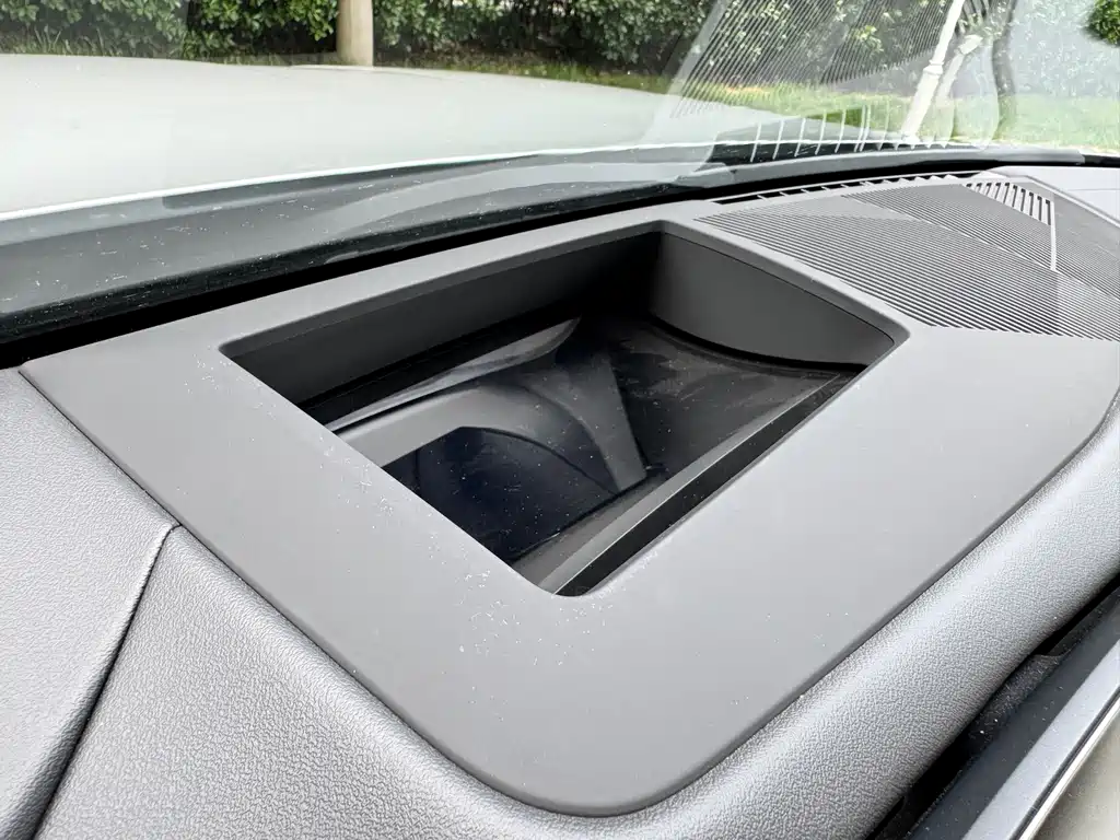 BMW 5 Series 2025 — фото 10