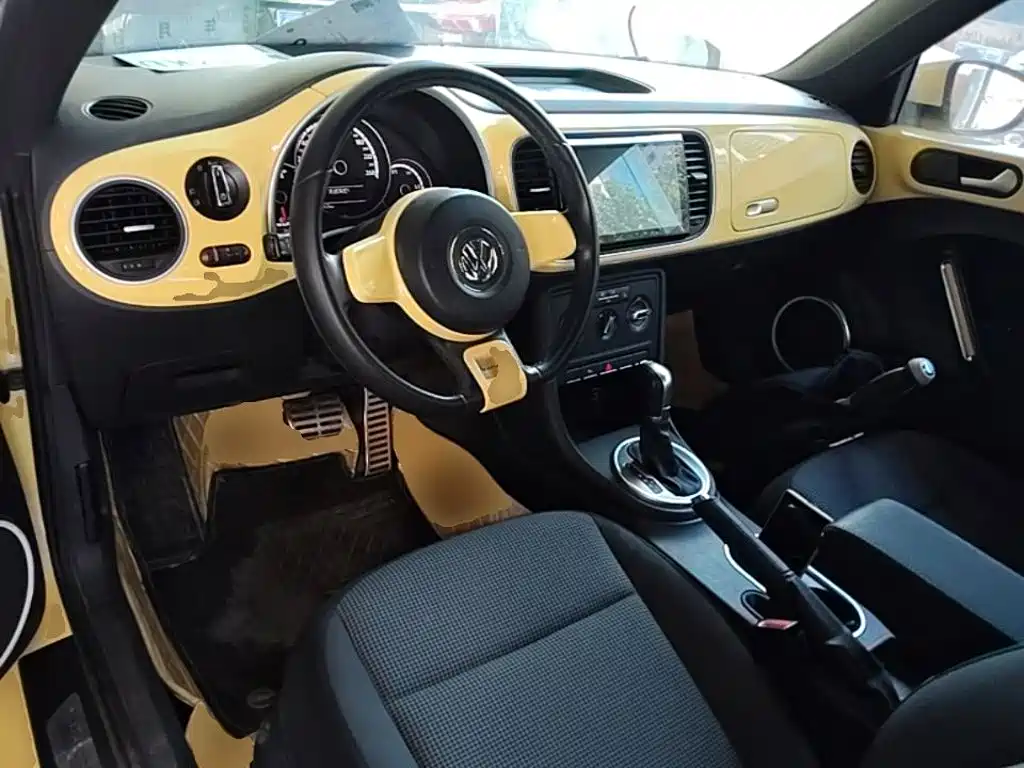 Volkswagen Beetle 2015 — фото 10