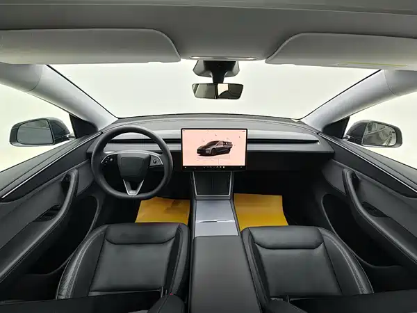 Tesla Model Y 2025
