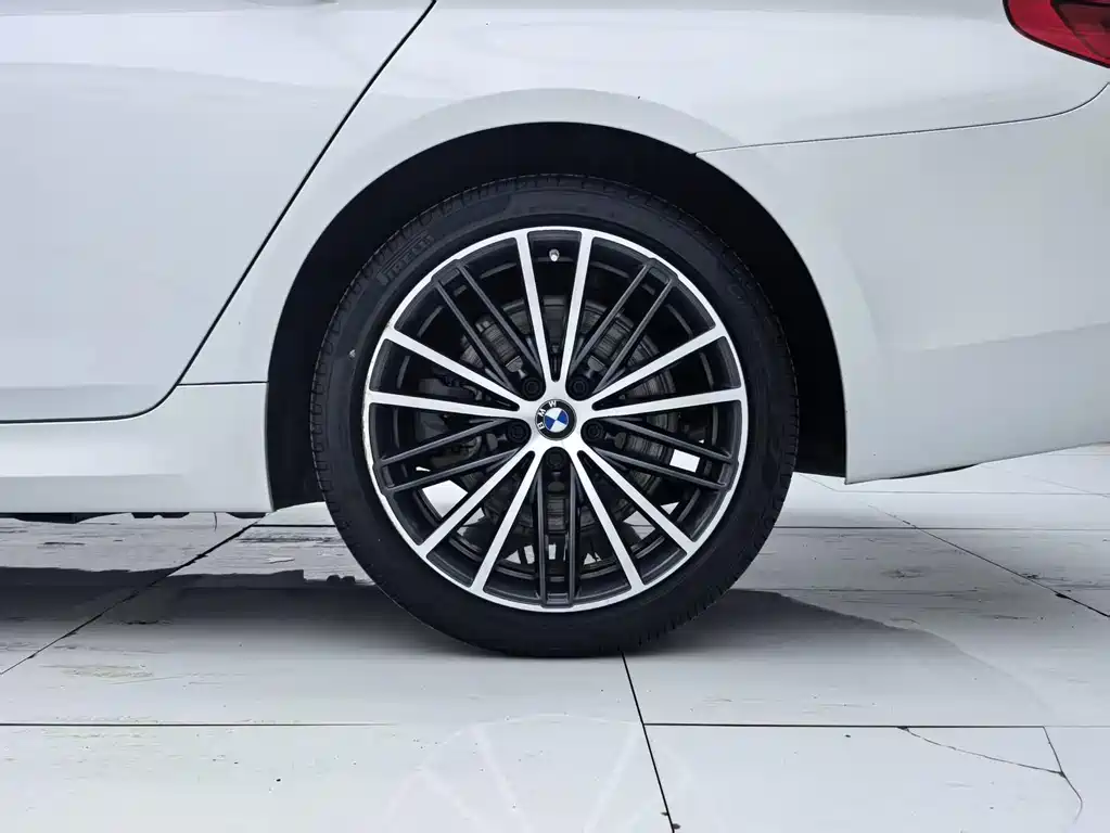 BMW 5 Series 2020 — фото 31