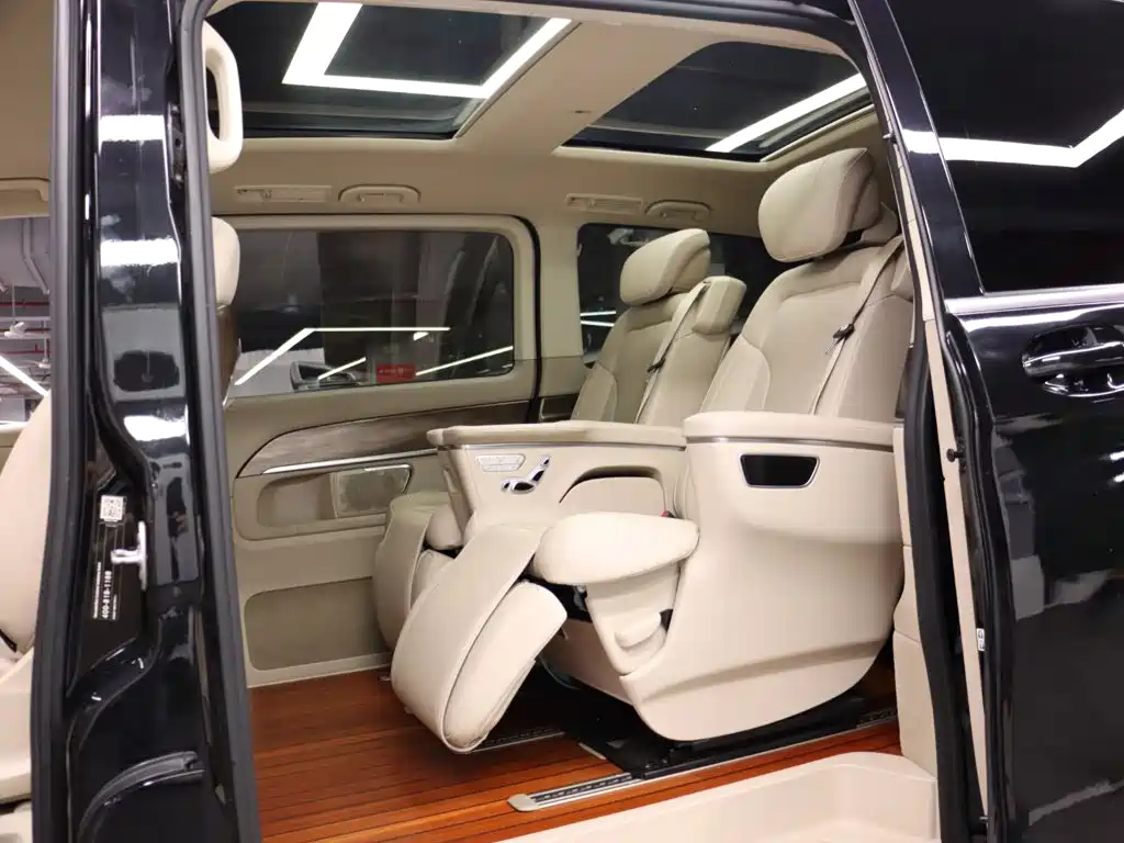 Mercedes-Benz V-Class 2022 — фото 18