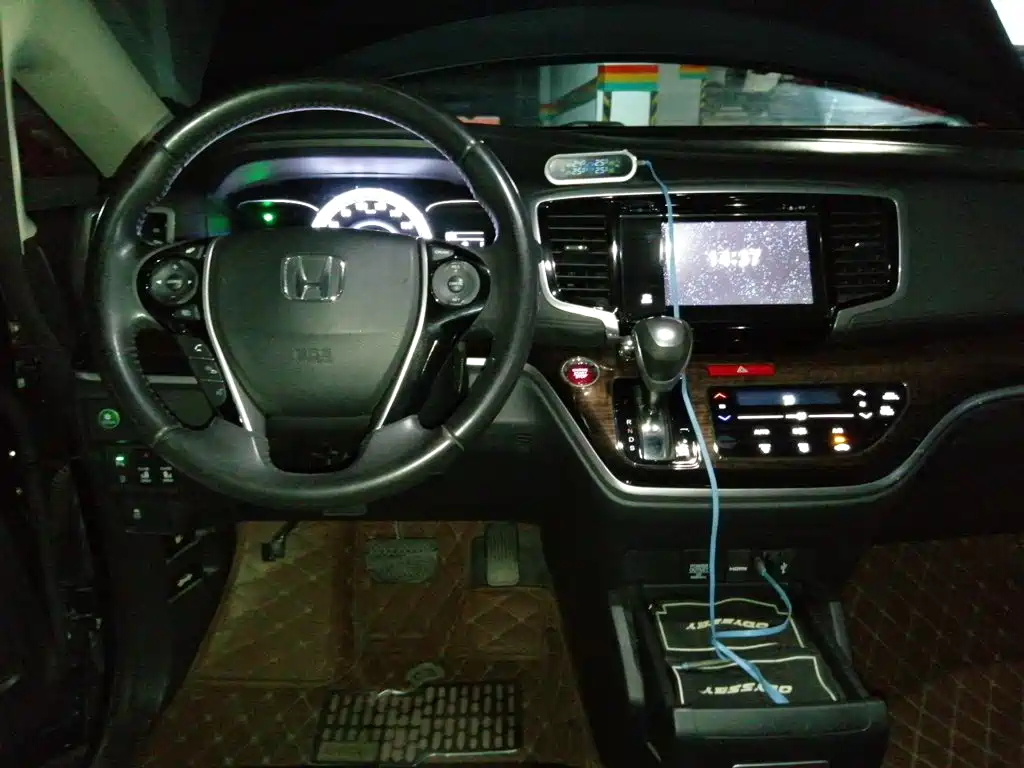 Honda Odyssey 2015 — фото 10