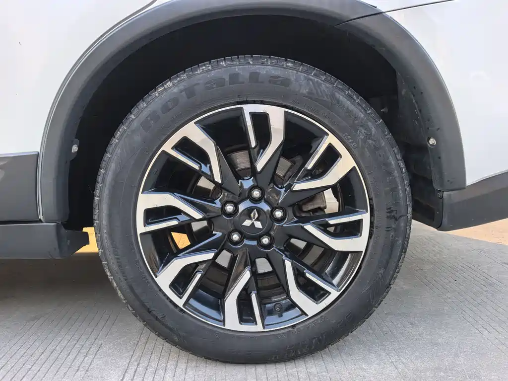 Mitsubishi Outlander 2020 — фото 10