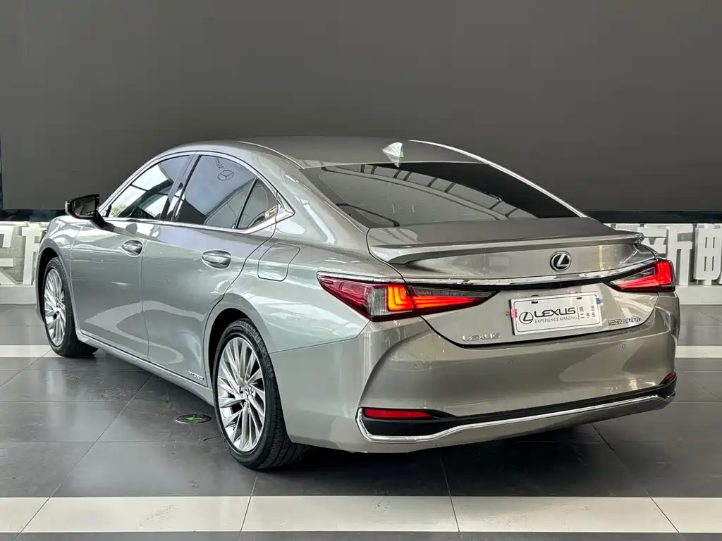 Lexus ES 2021