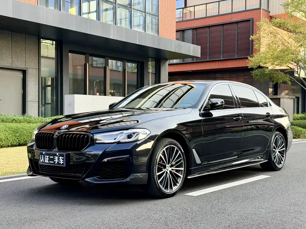BMW 5 Series 2023 — фото 1
