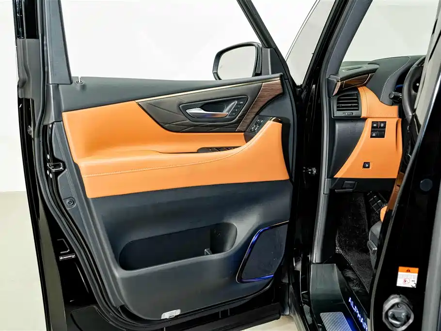 Toyota Alphard 2024 — фото 18
