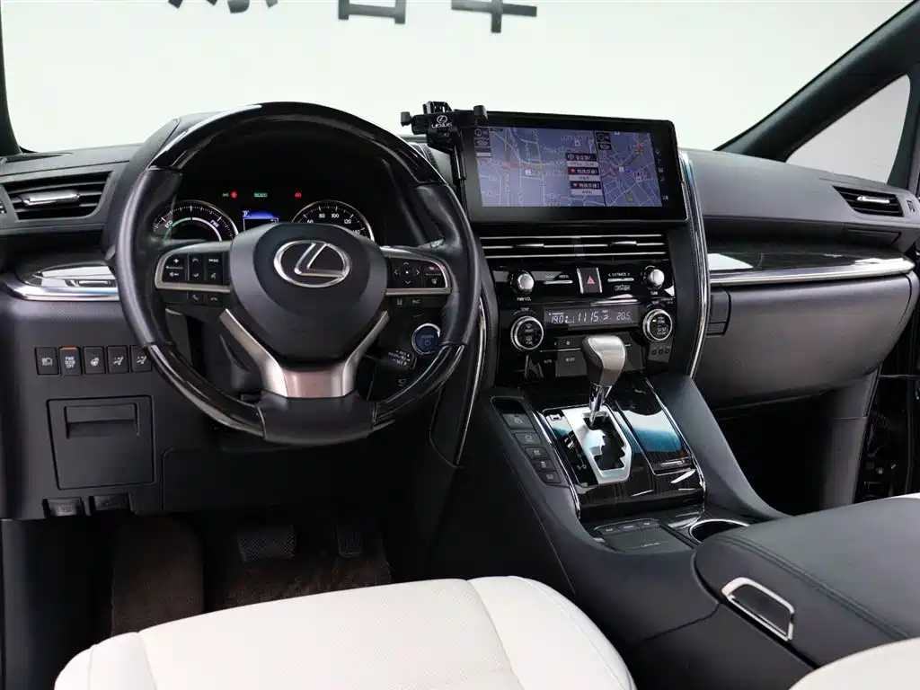 Lexus LM 2022 — фото 11