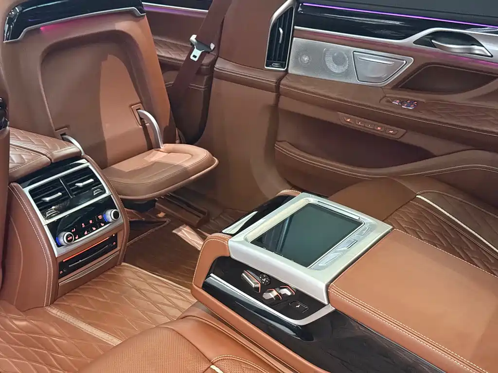 BMW 7 Series 2020 — фото 11