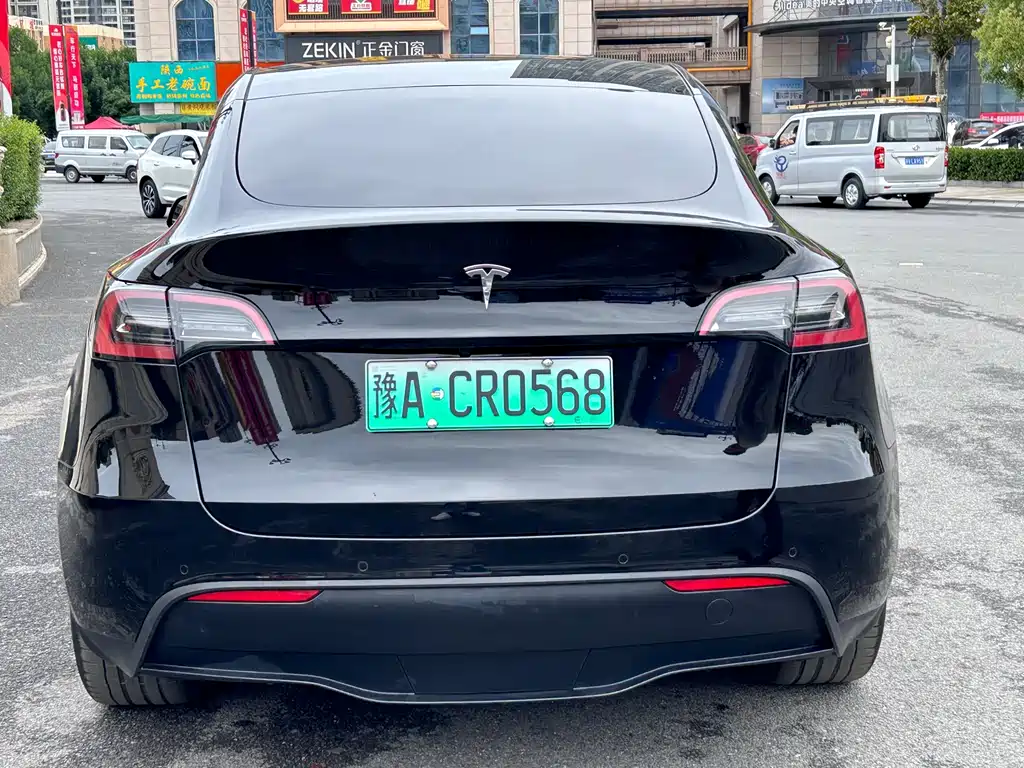 Tesla Model Y 2023 — фото 8