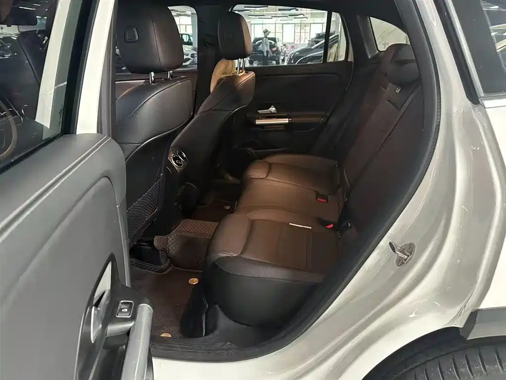 Mercedes-Benz GLA 2023