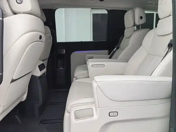 Li Auto MEGA 2025