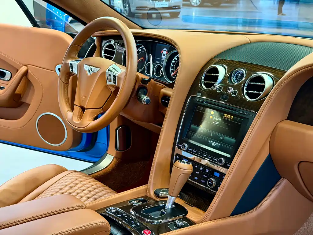 Bentley Continental 2016 — фото 15