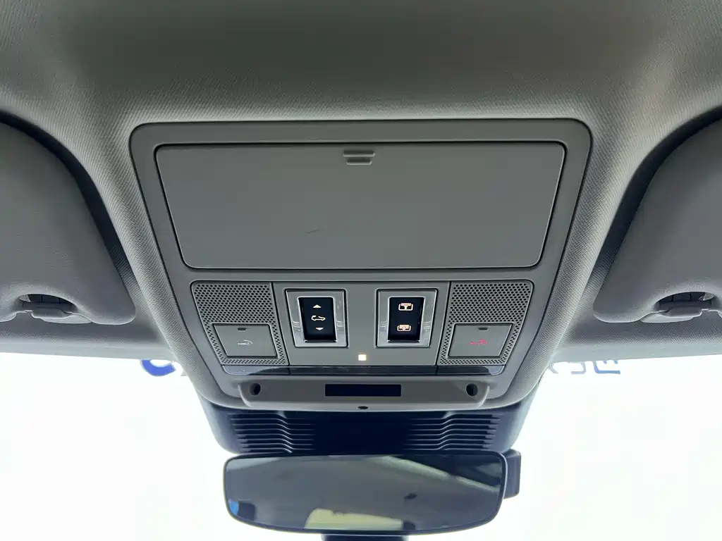 Land Rover Evoque 2023 — фото 18