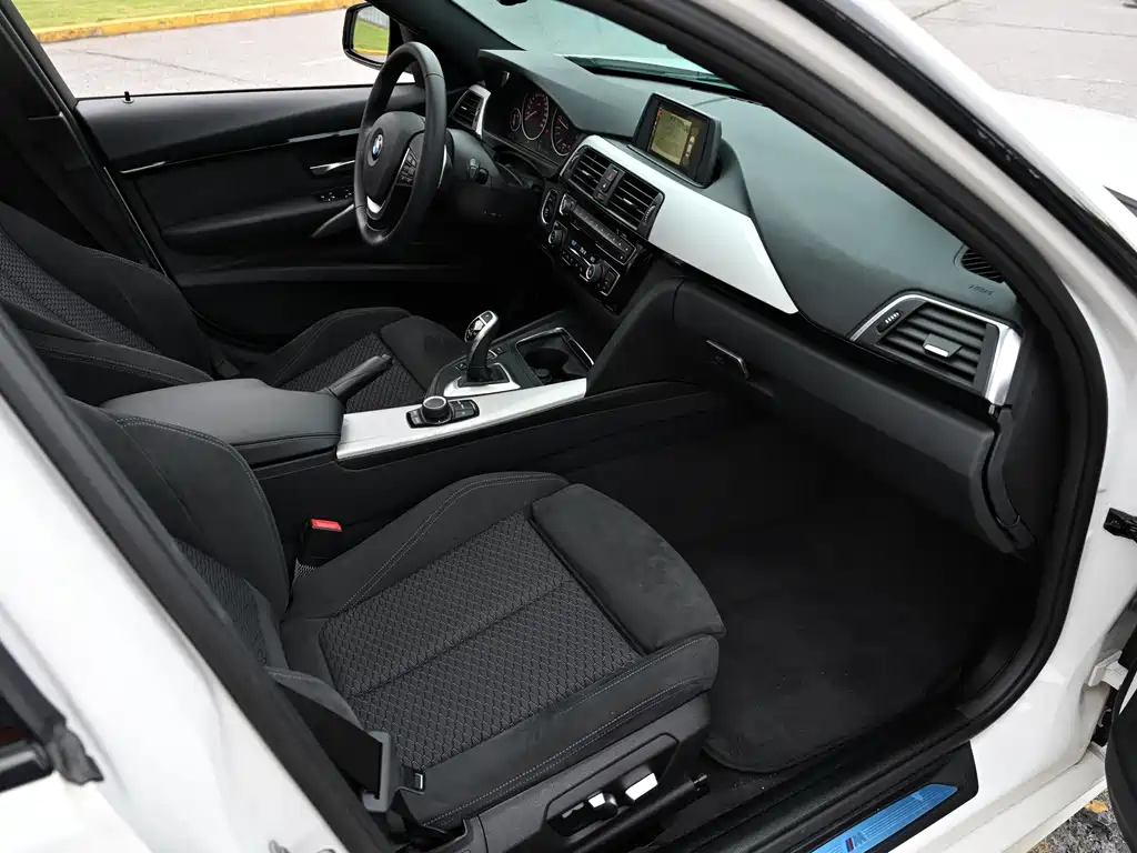 BMW 3 Series 2017 — фото 15