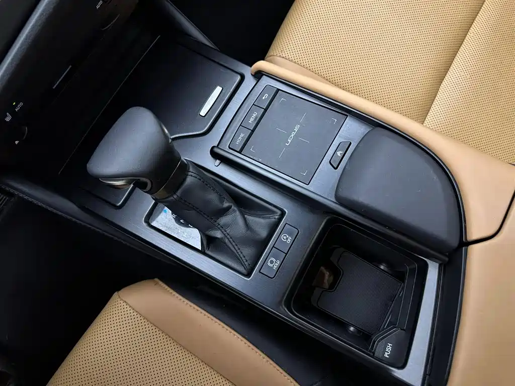Lexus ES 2022 — фото 14