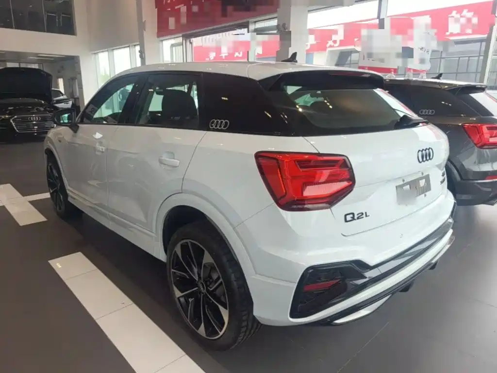 Audi Q2L 2024