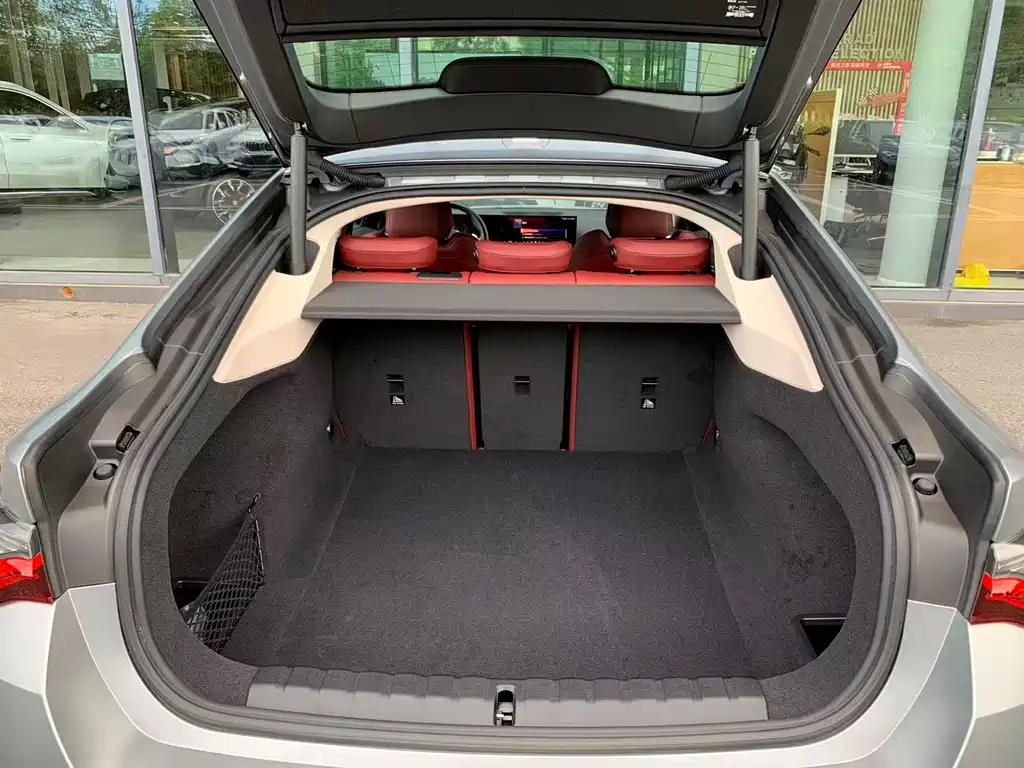 BMW 4 Series 2025 — фото 14