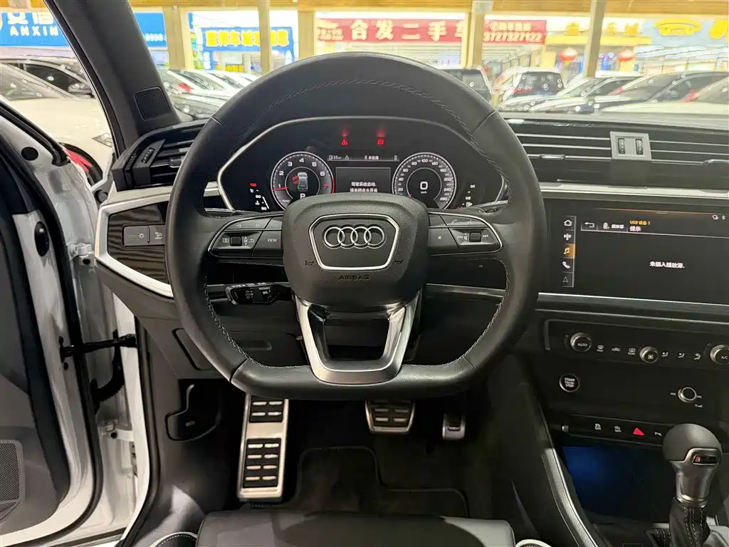 Audi Q3 2024 — фото 14