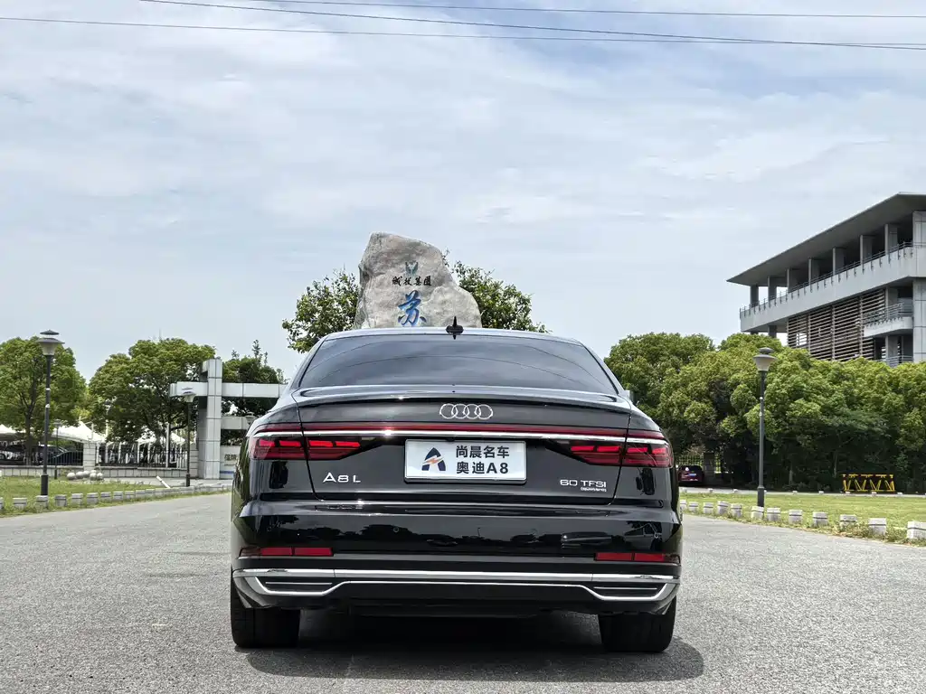 Audi A8 2022 — фото 20