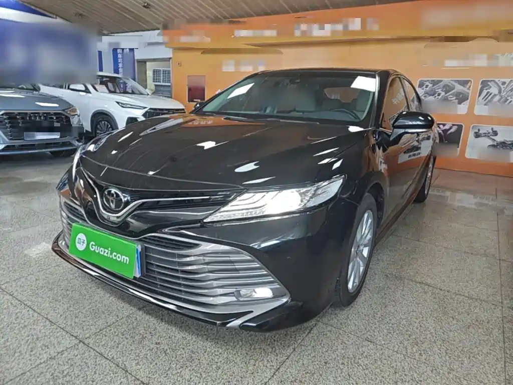 Toyota Camry 2018 — фото 2
