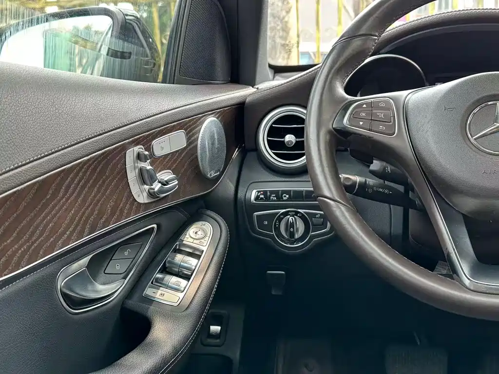 Mercedes-Benz GLC 2016 — фото 15