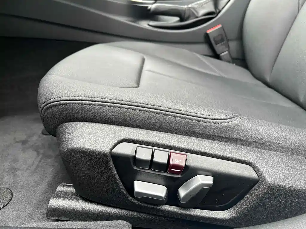 BMW 3 Series 2017 — фото 18