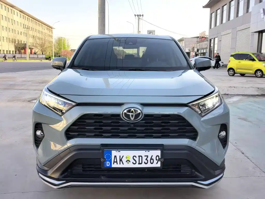 Toyota RAV4 2020 — фото 2