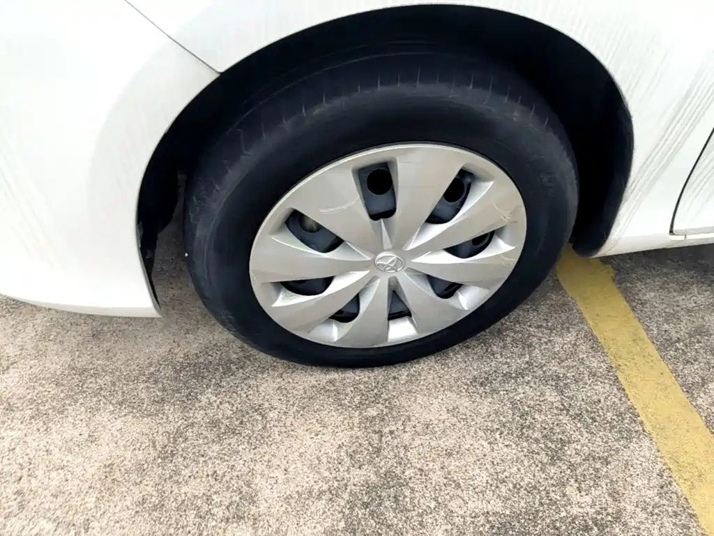 Toyota Yaris L 2018 — фото 23