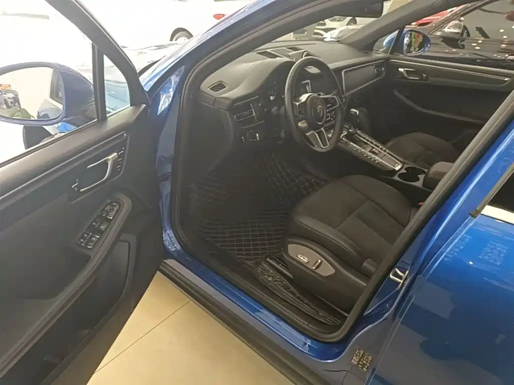 Porsche Macan 2020 — фото 16
