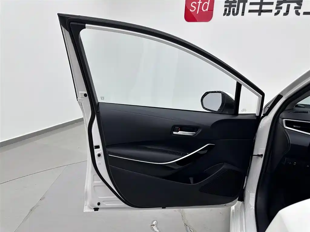 Toyota Corolla 2023 — фото 8