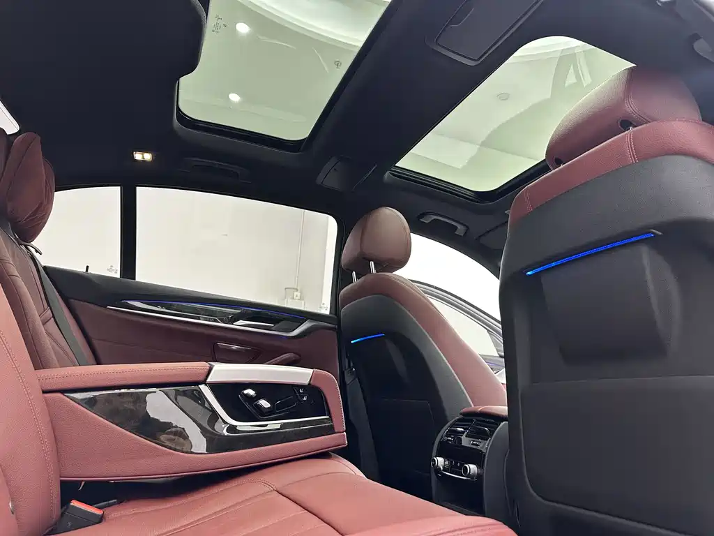 BMW 5 Series 2018 — фото 15