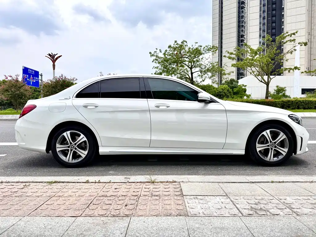 Mercedes-Benz C-Class 2020