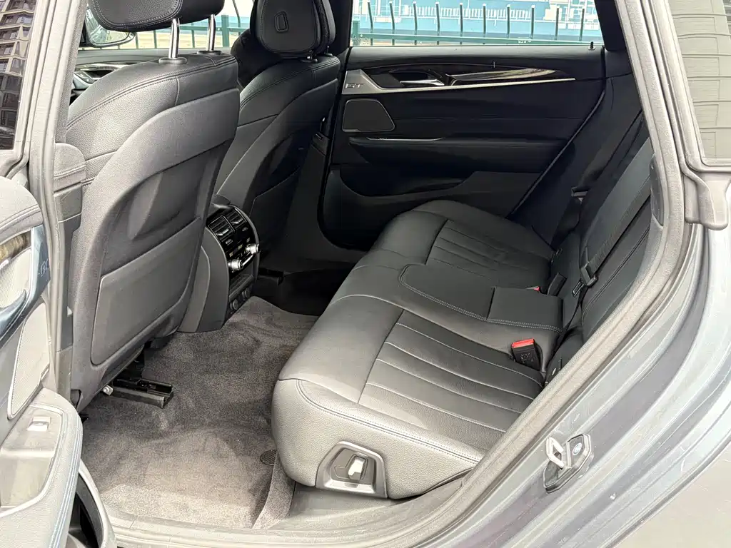 BMW 6 Series GT 2019 — фото 13