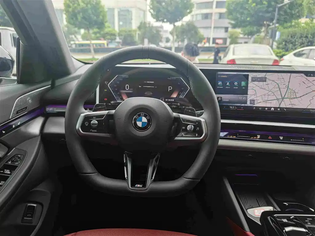 BMW 5 Series 2025 — фото 14
