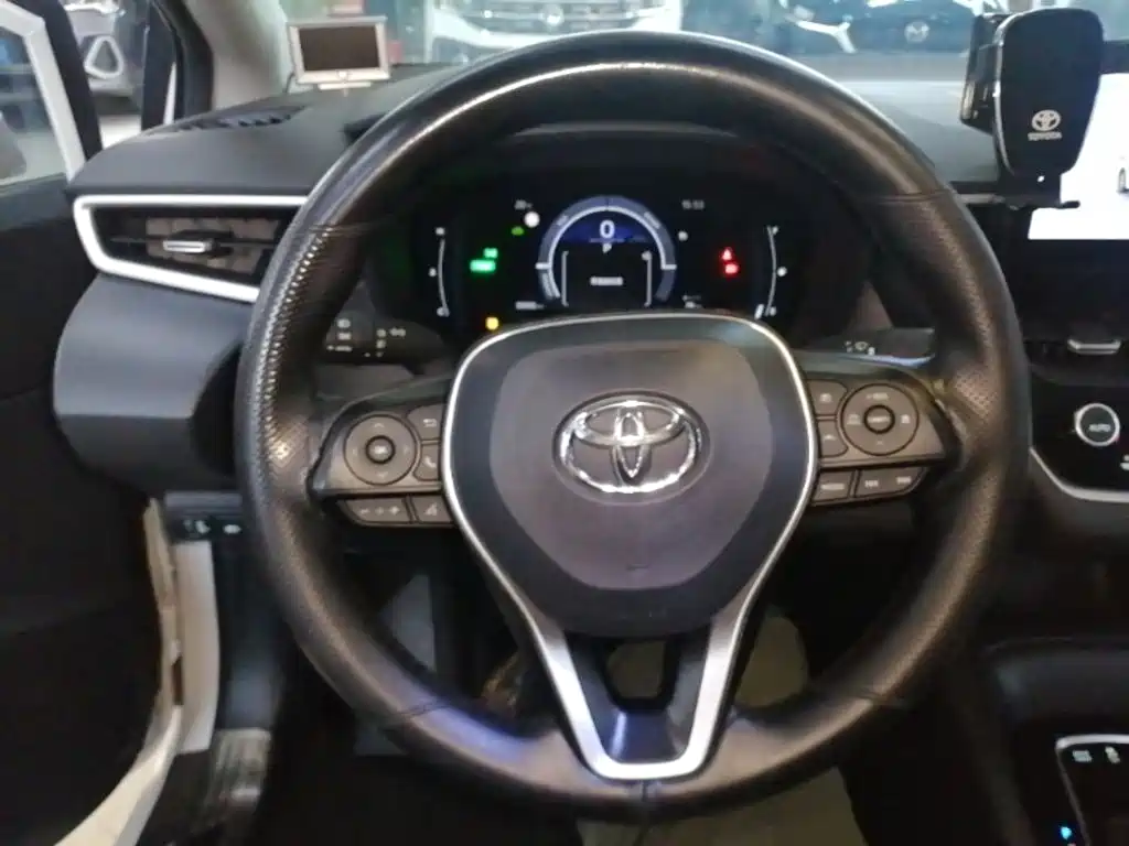 Toyota Corolla 2023 — фото 11