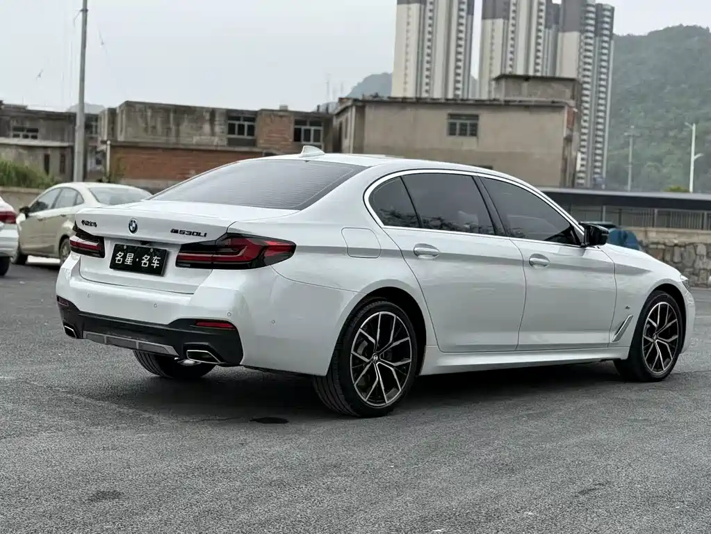BMW 5 Series 2023 — фото 19