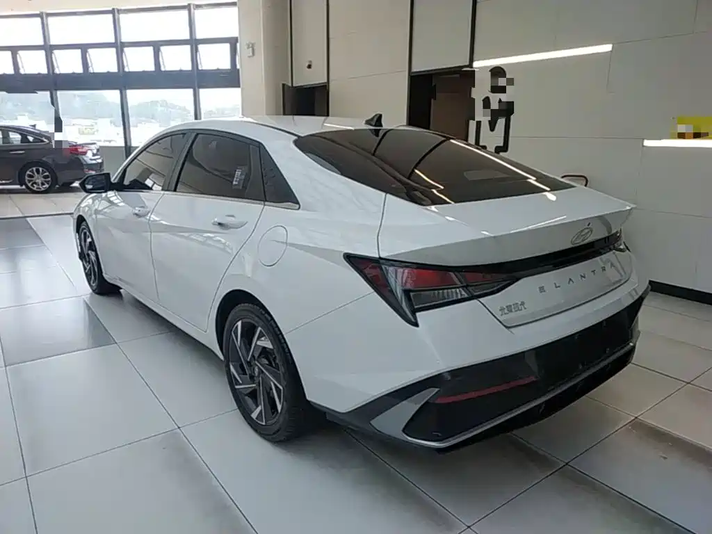 Hyundai Elantra 2024